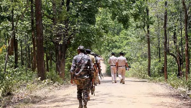 சத்தீஸ்கர்: 14 நக்சலைட்டுகள் சுட்டுக்கொலை!