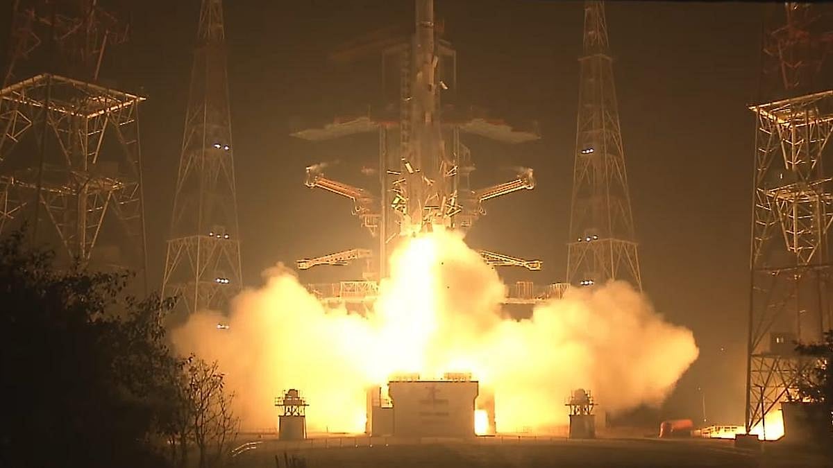 100ஆவது ராக்கெட்டை வெற்றிகரமாக விண்ணில் செலுத்தி இஸ்ரோ சாதனை!