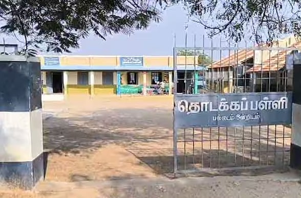 அரசுப் பள்ளியில் மனிதக் கழிவு வீசப்பட்ட விவகாரம்… காவல் துறை தீவிர விசாரணை!