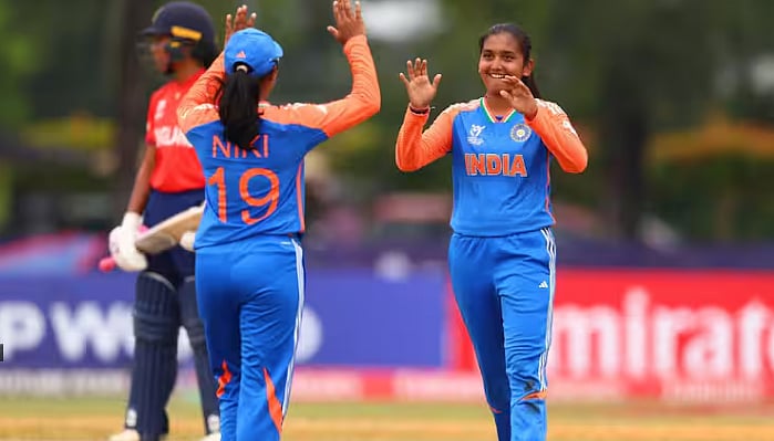 மகளிர் டி20 உலக கோப்பை: இந்திய அணி இறுதிப் போட்டிக்கு தகுதி! 