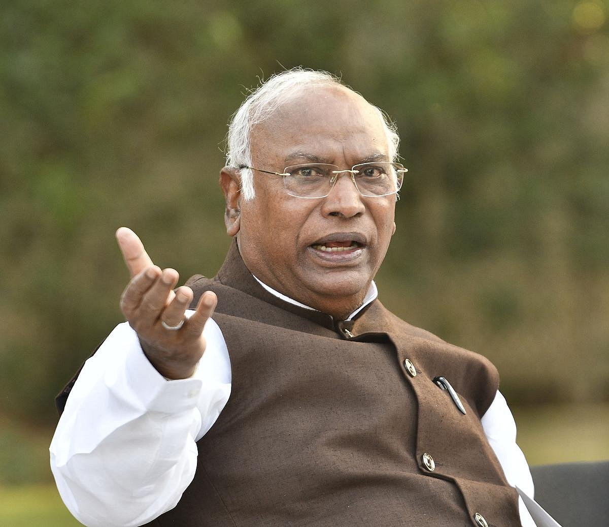 குறைகளை மறைக்க பட்ஜெட்டில் புதிய பெயர்கள் - கார்கே சாடல்!