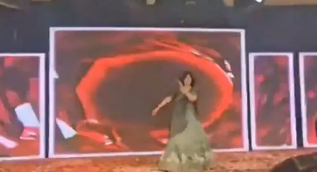 நடனமாடிக் கொண்டிருந்தபோதே உயிரிழந்த இளம்பெண்… வைரலாகும் வீடியோ!