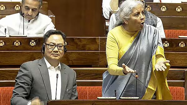 புதிய வருமான வரி மசோதாவை தாக்கல் செய்தார் நிதி அமைச்சர்!