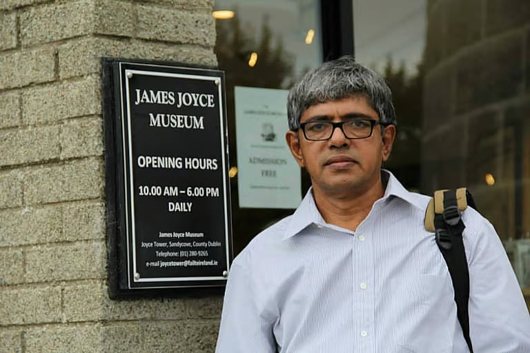 ‘என் கவிதைகளைப் பாடப்புத்தங்களில் வைக்காதீர்கள்’ – கொதித்த கவிஞர்