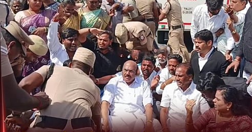 தடையை மீறி போராட்டம்: ஜெயக்குமார் உட்பட 50 பேர் கைது – எடப்பாடி கண்டனம்!