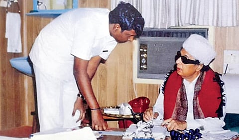 எம்.ஜி.ஆருடன் த.பிச்சாண்டி ஐ.ஏ.எஸ்.