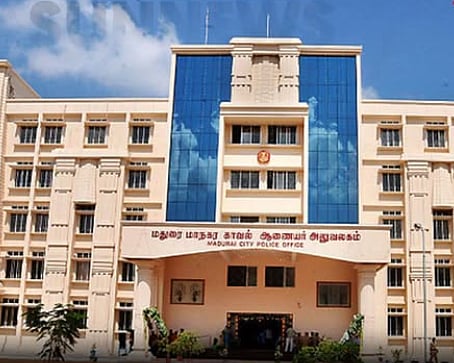 மதுரை பெண் போலீசாருக்கு கமிசனர் அளித்த இன்ப அதிர்ச்சி!