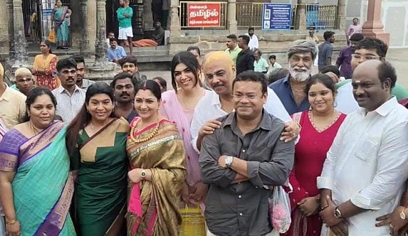 மொட்டை அடித்து முருகனை வழிபட்ட இயக்குநர் சுந்தர் சி- என்ன காரணம்?