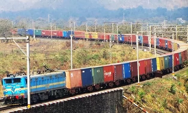 இரயில்வே திட்டங்களுக்கு நிலம் தரவில்லையா?- தம்பிதுரைக்கு அரசு மறுப்பு!