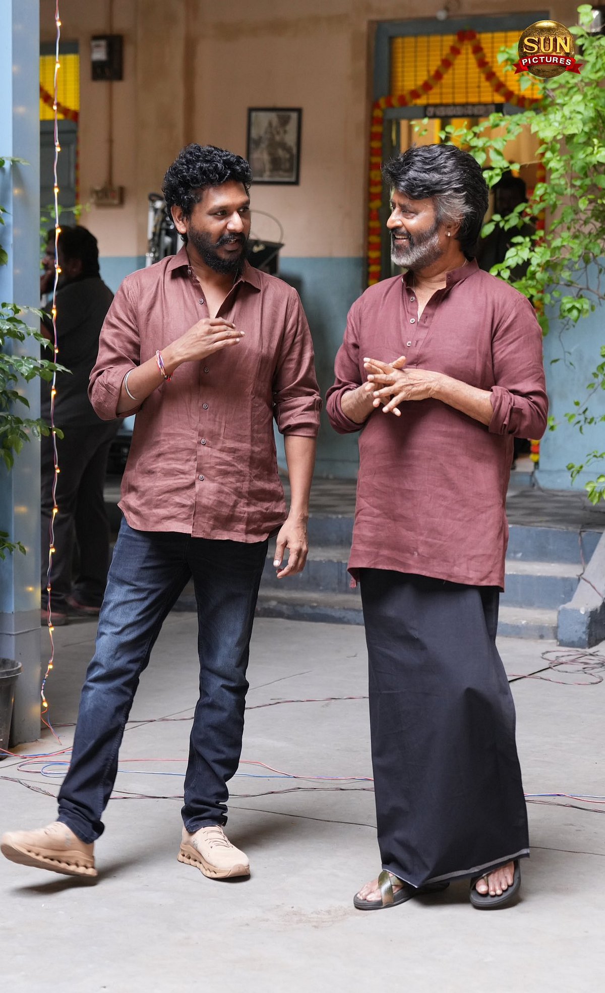 கூலி படத்தின் படப்பிடிப்பு நிறைவு… கேக் வெட்டி கொண்டாடிய படக்குழு!