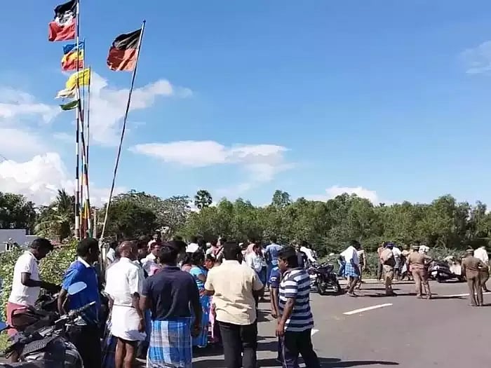 கட்சிக் கொடிக் கம்பங்களை அகற்றச் சொல்வதா?- மேல்முறையீட்டு மனு தாக்கல்! 