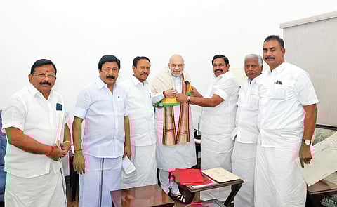 அமித் ஷாவுடன் அதிமுக தலைவர்கள்