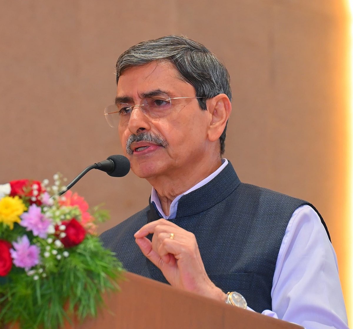 மாணவர்களை 'ஜெய் ஸ்ரீராம்’ முழக்கமிட வைத்த ஆளுநர் ரவி! – வலுக்கும் கண்டனம்!