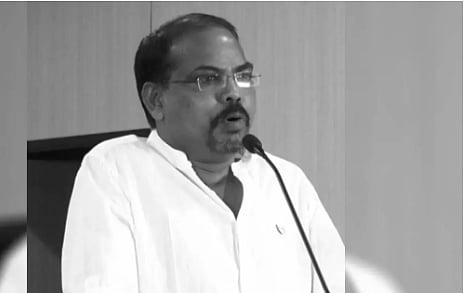 தனுஷ் பட இயக்குநர் திடீர் மரணம்… திரையுலகினர் அதிர்ச்சி!