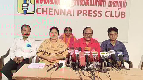 தெய்வீகப் பயணத்தில் சேவை செய்தால் டாக்டர்களுக்கு சான்றிதழா... என்ன இது?