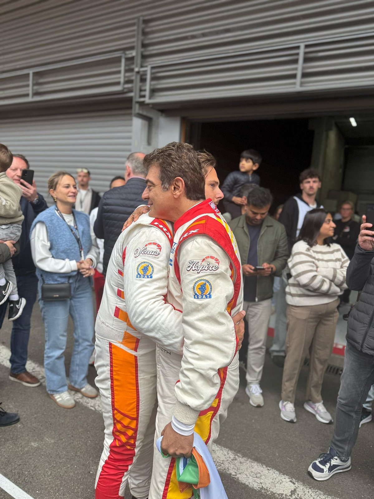 ‘பெருமையான தருணம்’ – கார் ரேஸ்ஸில் 2ஆம் இடம் பிடித்த அஜித்துக்கு குவியும் பாராட்டுகள்!