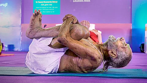 யோகா குரு பாபா சிவானந்த் 