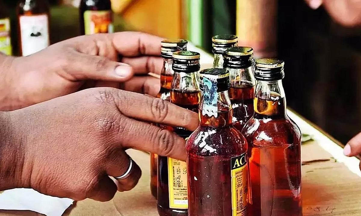 பாட்டில் மது அங்க மட்டும் 100 ரூபாய், இங்க 300 ரூபாயா...   குடிகாரர் நியாயம்?   