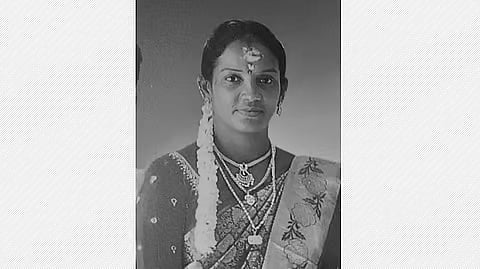 பா.ஜ.க. பெண் நிர்வாகி தலை துண்டித்து கொலை: பி.டி.ஆர்.கார் மீது செருப்பு வீசியவர்!