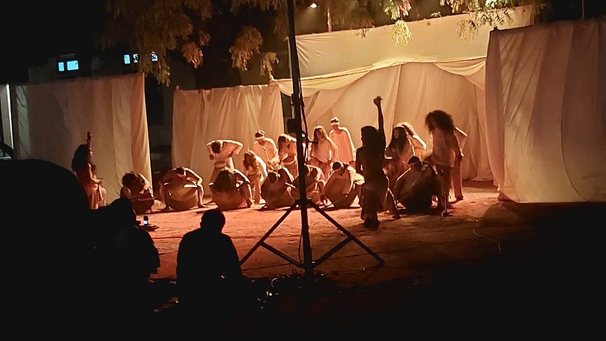  ‘நாங்க வந்துட்டோம்; போரை நிறுத்துங்கடா!’