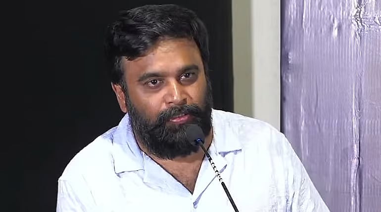 ‘சம்பளத்தை உயர்த்தமாட்டேன்’ – காரணத்தை சொன்ன சசிகுமார்!