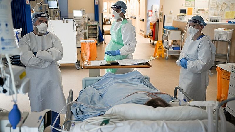 சிங்கப்பூர், ஹாங்காங்கில் திடீர் கொரோனா பரவல்... 31 பேர் பலி!  