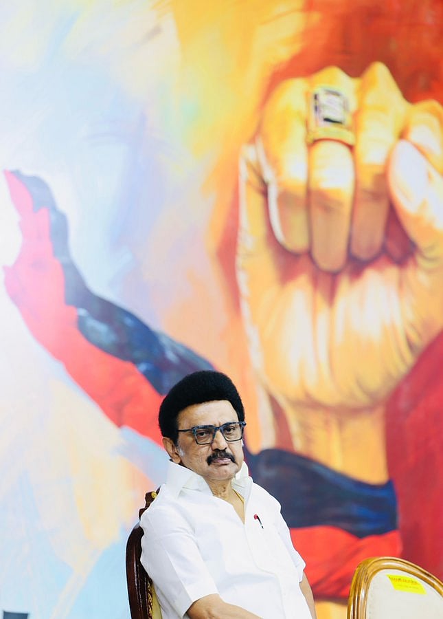 ‘காலைப் பிடிக்கும் பழனிசாமிக்கு ஏன் வலிக்கிறது…?’- டெல்லி செல்லும் முதல்வர் கேள்வி!