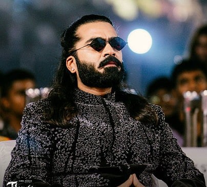 “ஒருபக்கம் ஷூட்டிங், மறுபக்கம் படிப்பு.. சிறுவயதில் மிகவும் கஷ்டப்பட்டேன்”  - கண்கலங்கிய சிம்பு!