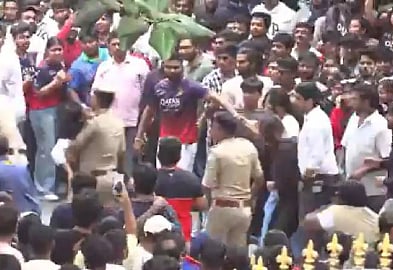 ஆர்சிபி வெற்றி கொண்டாட்டம்... கூட்ட நெரிசலில் சிக்கி 11 பேர் பலி!