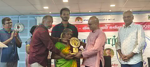 விஷ்ணுபுரம் குமரகுருபரன் விருது சோ விஜயகுமாருக்கு வழங்கப்பட்டபோது