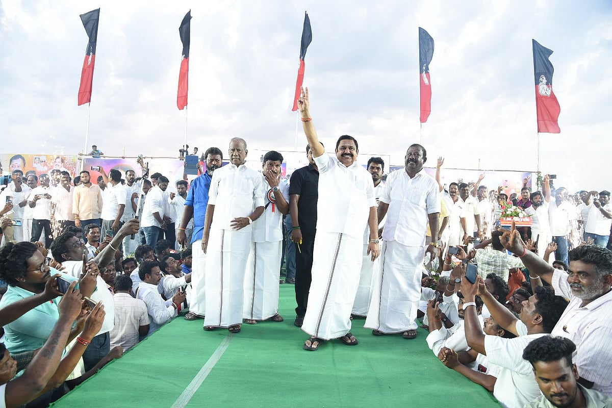 ‘எந்த கொம்பனாலும் அதிமுகவை கபளீகரம் செய்ய முடியாது…!’ 

