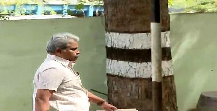 சர்ச்சை போலீஸ் அதிகாரிகளுக்கு இட மாற்றம்!