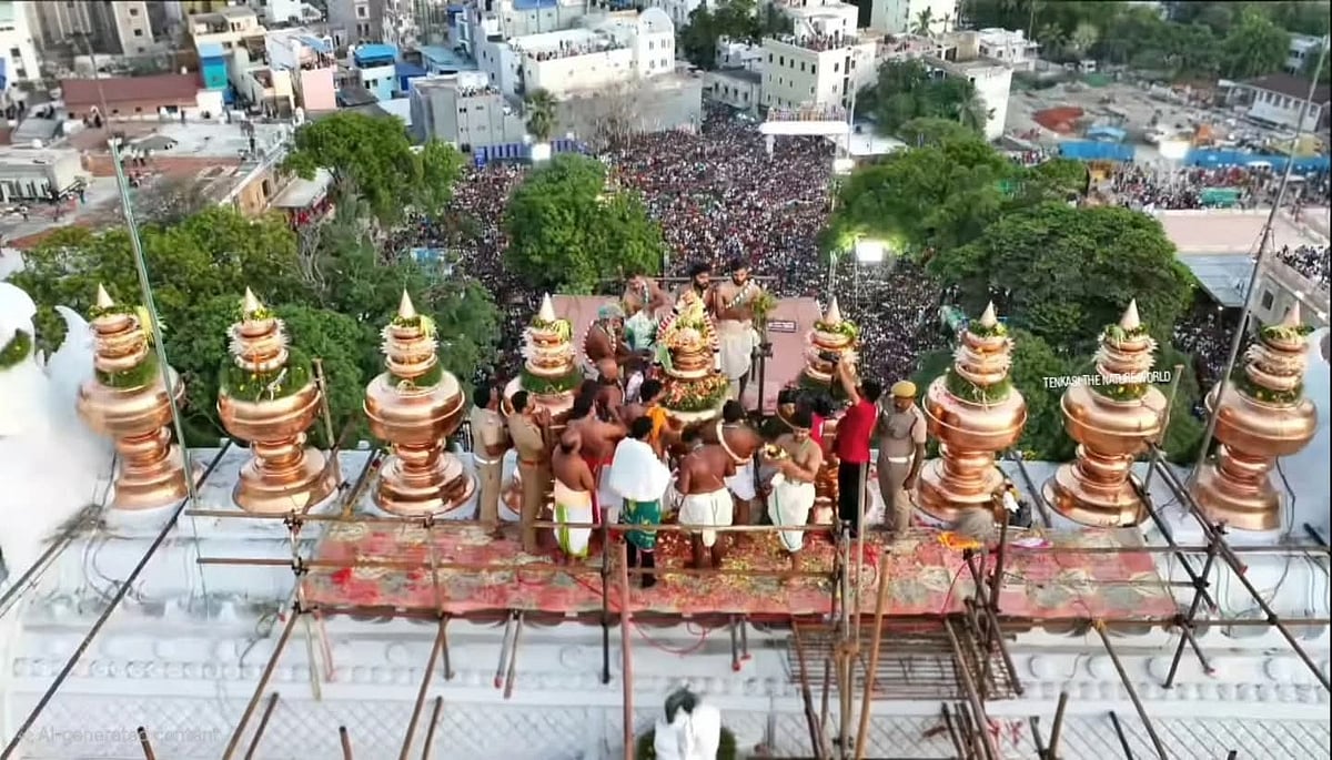 திருச்செந்தூர் குடமுழுக்கு விழா கோலாகலம்… விண்ணை பிளந்த ‘வெற்றிவேல் முருகனுக்கு அரோகரா...’ கோஷம்!