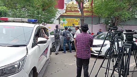 அப்பல்லோ மருத்துவமனைக்கு விரைந்துவந்த உதயநிதி 