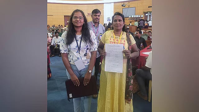 49 வயது தாயும் மகளும் ஒரே நேரத்தில் எம்.பி.பி.எஸ்.!