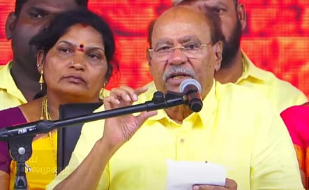 மகன் புறக்கணிப்பு...  மகளுக்கு முன்னுரிமை... மகளிர் மாநாட்டில் ராமதாஸ் என்ன பேசினார்?