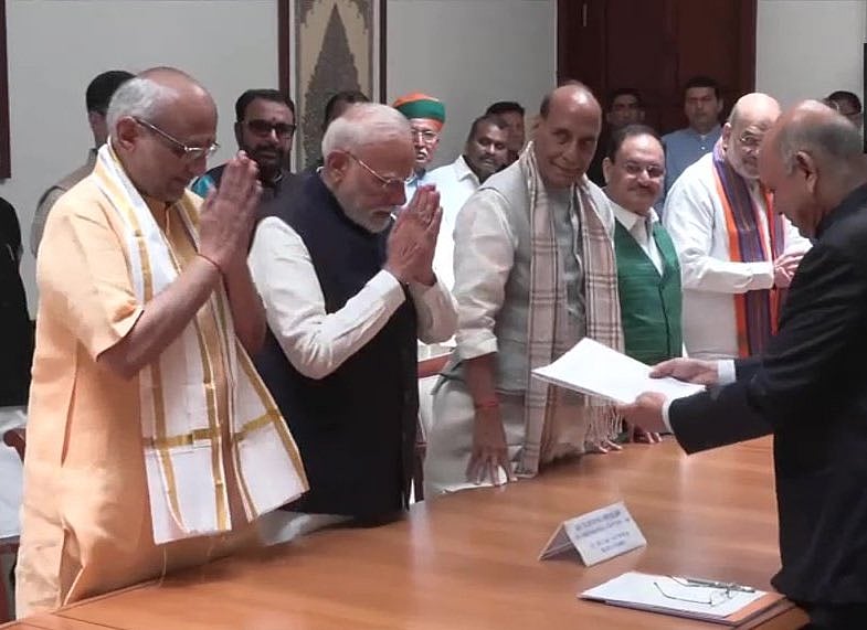 குடியரசு துணைத் தலைவர் தேர்தல்: சிபி ராதாகிருஷ்ணன் வேட்புமனு தாக்கல்!