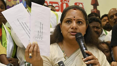 கட்சி மற்றும் எம்எல்சி பதவியை ராஜினாமா செய்த கவிதா