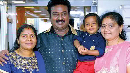 இரண்டு மனைவிகளுடன் நடிகர் சரவணன்