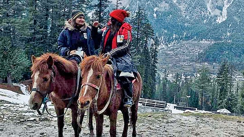 ரத்தக்கறையோடு நின்ற பெண்!