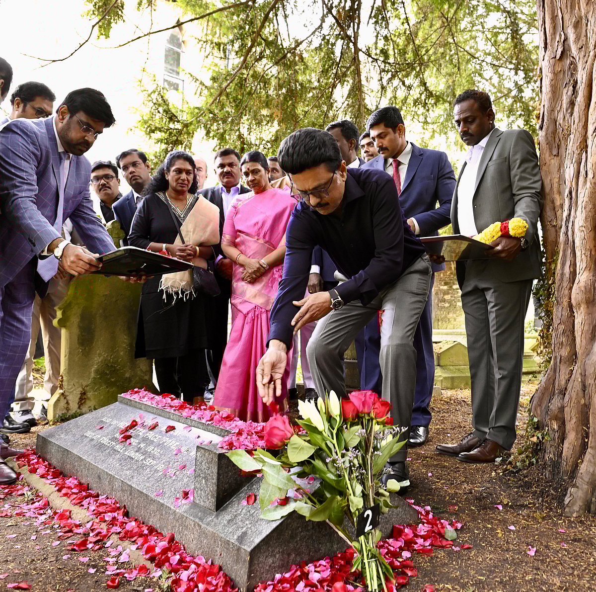 ஜியு போப் கல்லறையில் முதல்வர் ஸ்டாலின் மரியாதை!