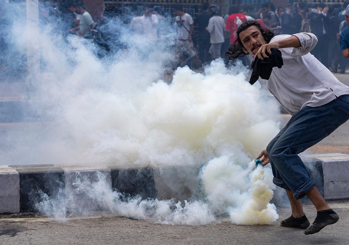 நேபாளத்தில் சமூக ஊடகங்கள் மீதான தடை நீக்கம்… உள்துறை அமைச்சர் ராஜினாமா!