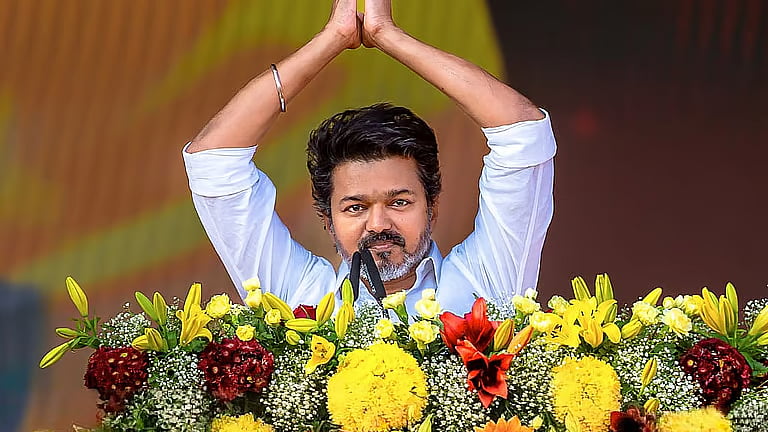 ‘மரங்கள் மீது ஏறக் கூடாது’ - தொண்டர்களுக்கு தவெக தலைமை அறிவுறுத்தல்!