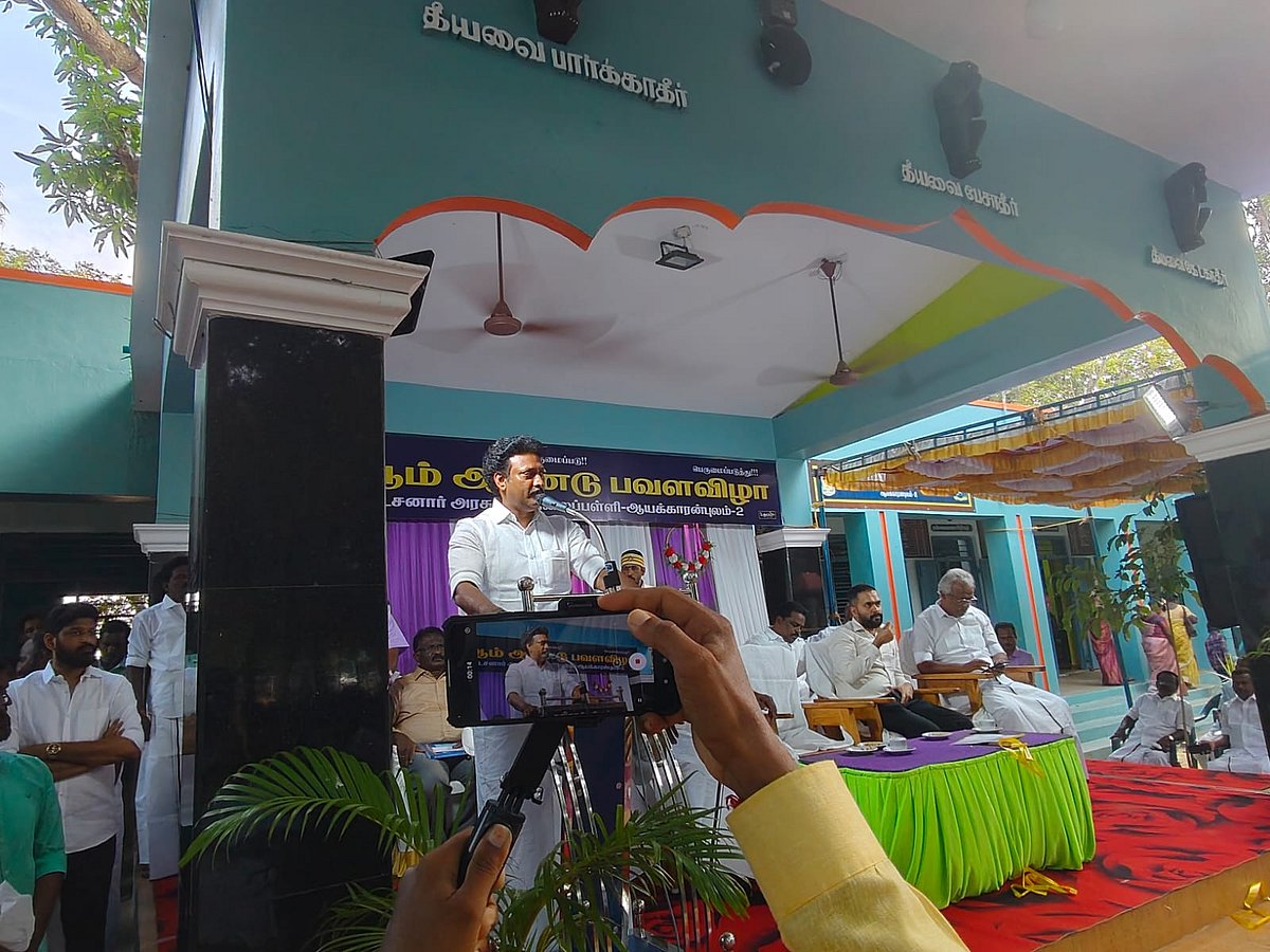 எல்லா பிள்ளைகளும் நூற்றுக்கு நூறு வாங்க முடியாது :  பள்ளி  விழாவில் கல்வி அமைச்சர் !