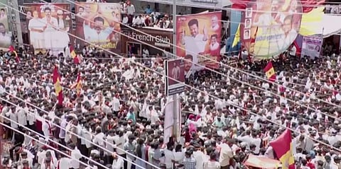பாட்டிலுக்கு பத்து ரூபா... பிரச்சாரத்தில் பாட்டுப் பாடிய விஜய்!