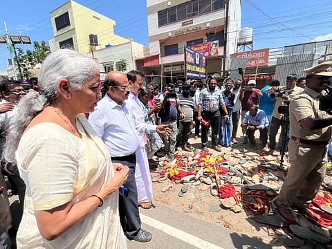 விஜய் பிரச்சார கூட்டம் நடந்த இடத்தை பார்வையிடும் மத்திய அமைச்சர் நிர்மலா சீதாராமன்