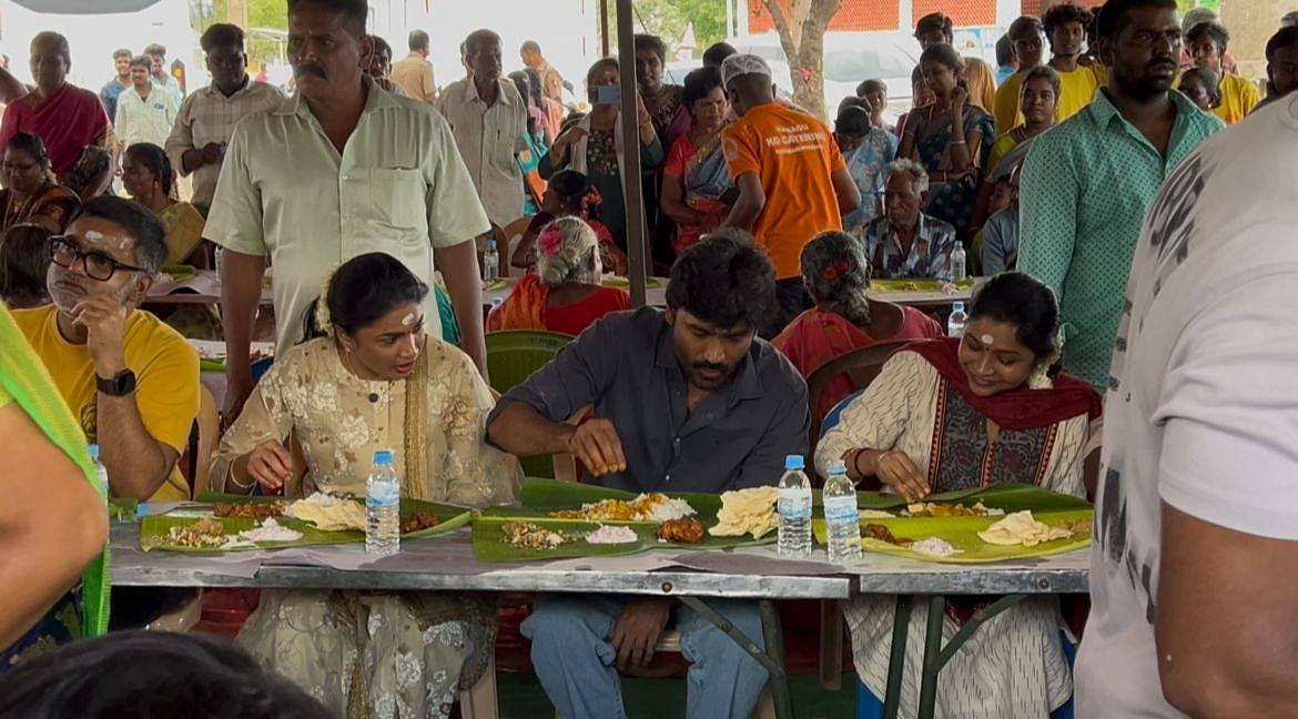 சொந்த ஊரில் கிடா வெட்டி விருந்து வைத்த நடிகர் தனுஷ்!