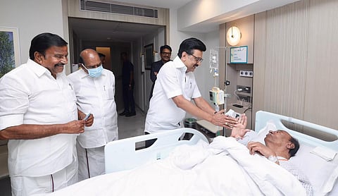 ராமதாஸை சந்தித்து நலம் விசாரிக்கும் முதல்வர் ஸ்டாலின்