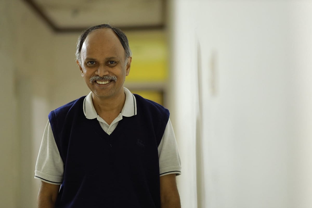 ‘புல்கூடப் போடாமல் புள்ளிமானைப் போருக்கு அனுப்பினால்....’ - எழுத்தாளர் மருதன் நேர்காணல்