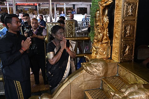ஐயப்பன் கோயிலில் சாரி தரிசனம் செய்யும் திரெளபதி